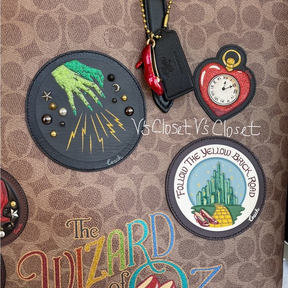 ❤️2019 Exclusive Wizard of Oz Coach Tote - Picture 5 of 14
